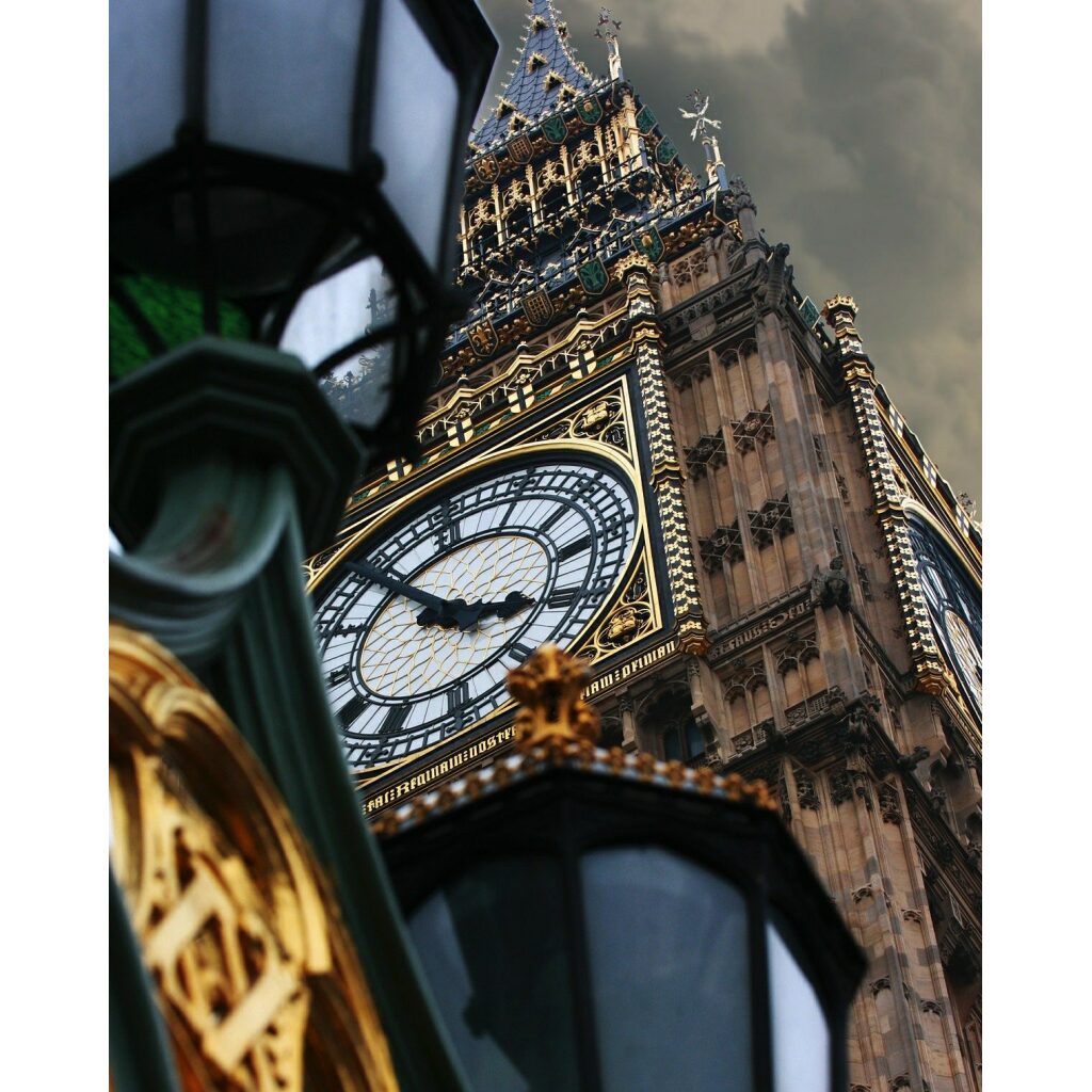Big Ben met rode rozen Diamond Painting - Doezelf.nl