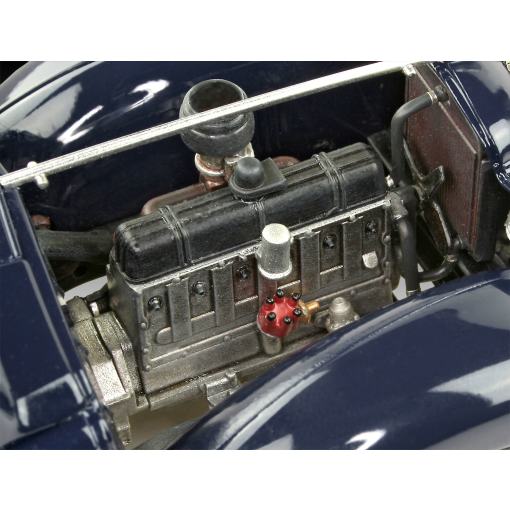 Revell Luxury Class Car ADMIRAL SALOON