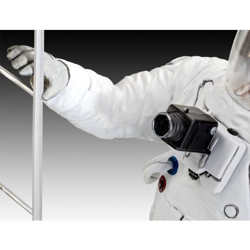Revell Apollo 11 Astronaut on the Moon