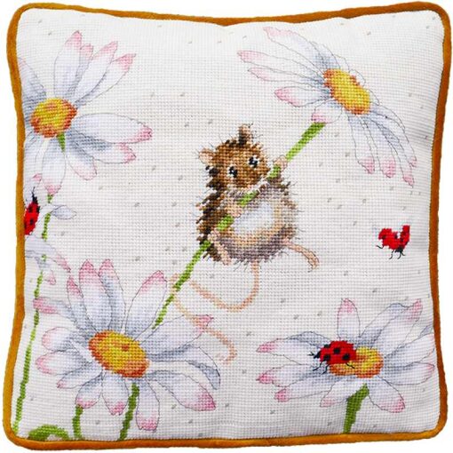 Bothy Threads Hannah Dale Daisy Mouse Kruissteekkussen pakket THD80