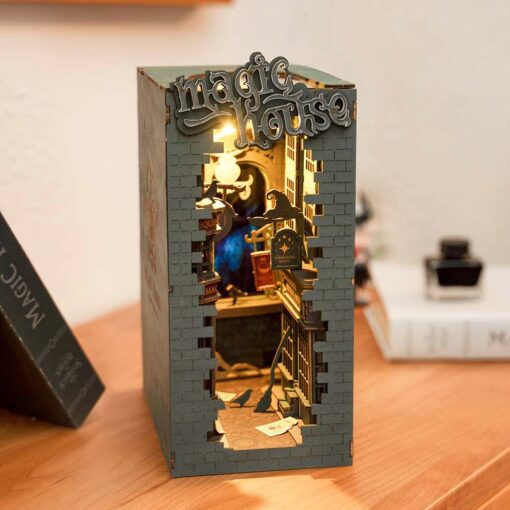 Rolife Magic House Book Nook met verlichting TGB03